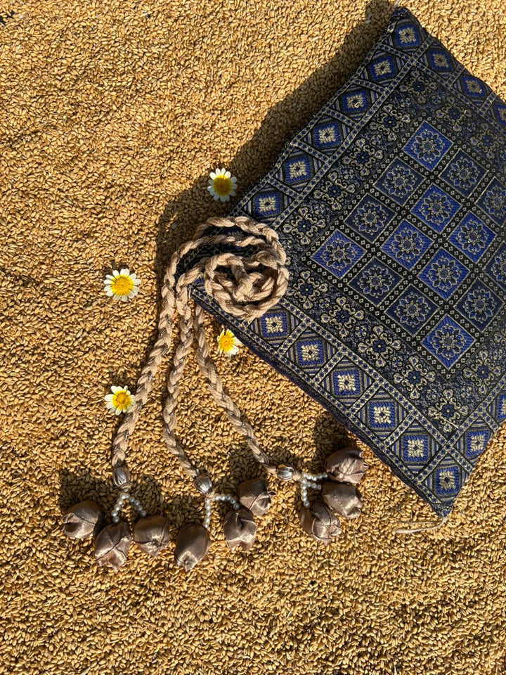 Noor-e-Zari Paranda – Crafts by Meesal